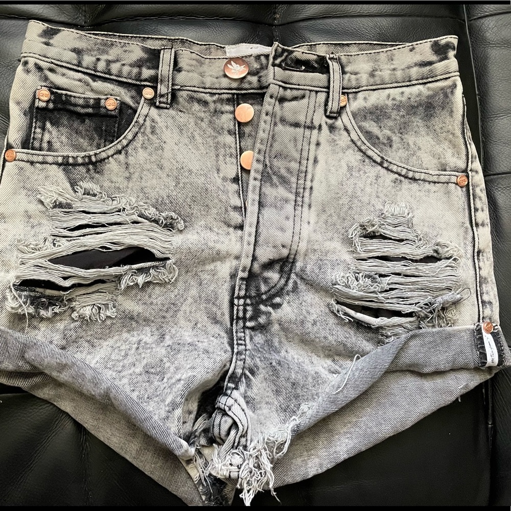 Brand new ( no tags , never worn) One teaspoon outlaws shorts , size 24, black